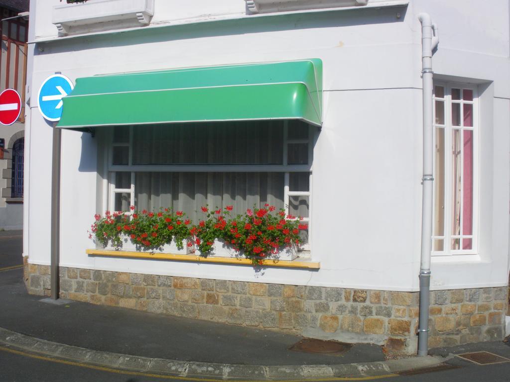 Bed and Breakfast A L'Abri Des Vents Saint-Jean-le-Thomas Exterior foto